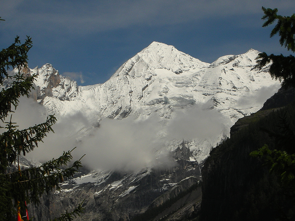 Bluemlisalphorn in Kandersteg, Mitte August von Frühschnee überzogen