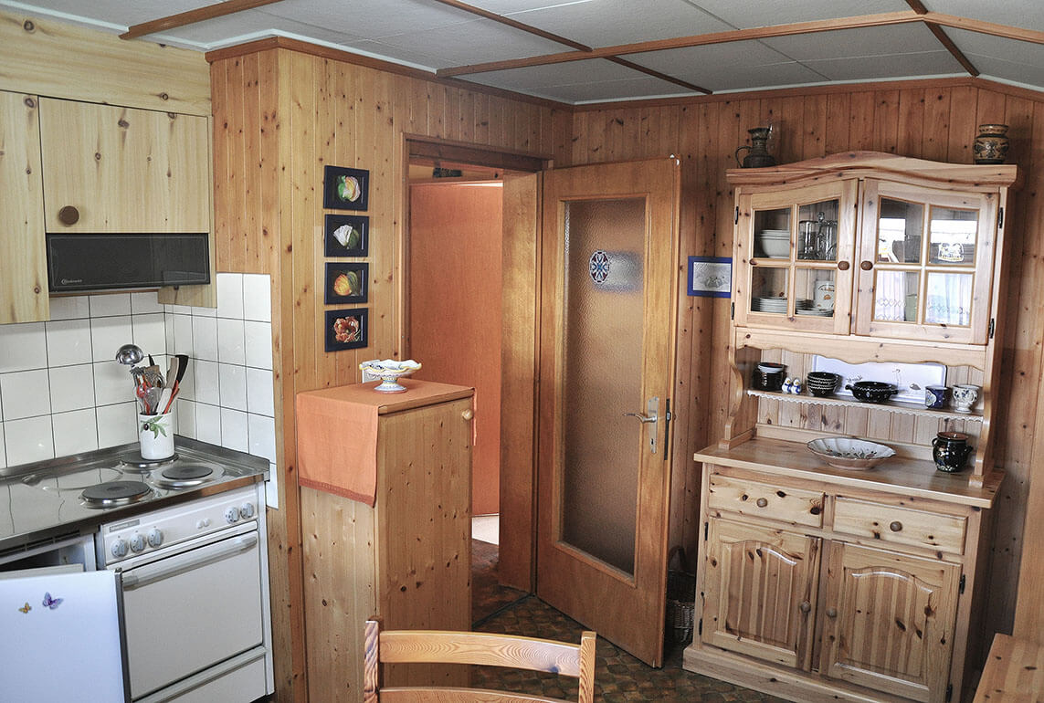 Ferienhaus Chalet Andreas im Chappeli in Kandersteg, Küche mit Esstisch, Bild 3
